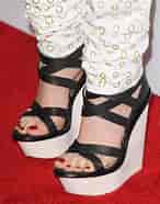 Image result for Gwen Stefani's Toes. Size: 146 x 186. Source: celebrity-feet-close-up.blogspot.com