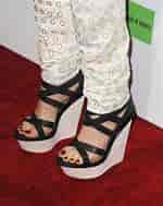 Image result for Gwen Stefani's toes. Size: 150 x 189. Source: www.wikifeet.com