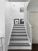 Résultat d’image pour Escalier peint En gris. Taille: 150 x 200. Source: www.pinterest.com