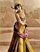 تصویر کا نتیجہ برائے Mata Hari. سائز: 155 x 200۔ ماخذ: brewerwasking.blogspot.com