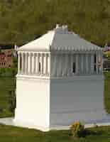 mausoleum at halicarnassus എന്നതിനുള്ള ഇമേജ് ഫലം. വലിപ്പം: 155 x 200. ഉറവിടം: www.pinterest.com