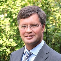 Afbeeldingsresultaten voor Jan Peter Balkenende. Grootte: 200 x 200. Bron: www.ey.com