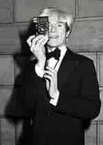 Image result for Andy Warhol Fotografie. Size: 150 x 210. Source: www.closerweekly.com