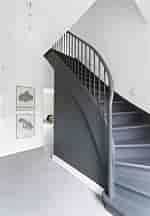 Résultat d’image pour Escalier peint En gris. Taille: 150 x 216. Source: www.pinterest.com
