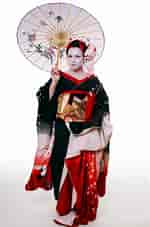 Tamaño de Resultado de imágenes de Trajes de carnavales de geisha.: 150 x 227. Fuente: www.bancodeimagenesgratis.com