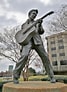 Bildergebnis für Statue of Elvis. Größe: 67 x 92. Quelle: www.pinterest.com