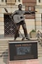 Bildergebnis für Statue of Elvis. Größe: 60 x 92. Quelle: www.flickr.com