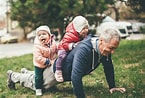Grandfather Playing horse with grandchild に対する画像結果.サイズ: 145 x 98。ソース: www.marketwatch.com