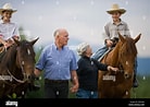 Grandfather Playing horse with grandchild に対する画像結果.サイズ: 138 x 98。ソース: www.alamy.com