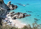 Risultato immagine per Tropea spiagge. Dimensioni: 136 x 98. Fonte: infodiviaggio.it