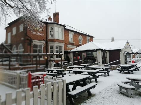 gallery    snow falls  black country  staffordshire express star