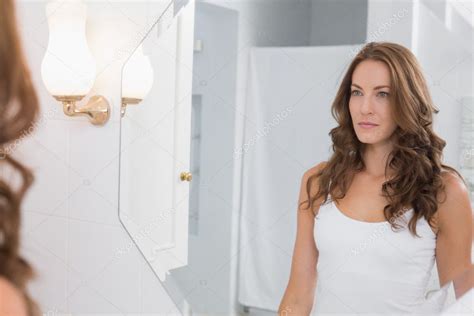 Woman Looking At Herself In The Bathroom Mirror — Stock