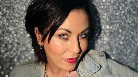 jessie wallace stuns as she shows off long blonde hair in glamorous