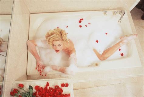 35 Celebrity Bath Tub Moments Iconic Photographs Of