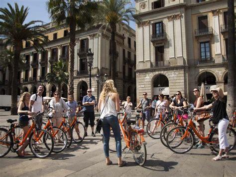 de barcelona fietstour langs de highlights met nederlandse gids