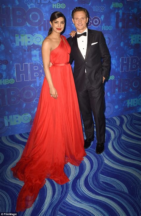 keri russell and her beau matthew rhys attend hbo s emmys