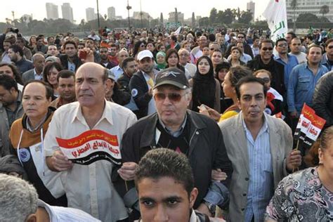 جولولي بمشاركة ليلى ويسرا أهل الفن يهتفون ضد الرئيس مرسي في التحرير صور