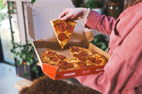 pizzaliefhebbers opgelet gratis pizza bij dominos