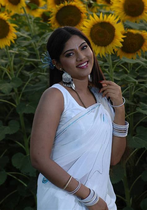 mallu tamil actres mukta hot and spicy photo stills ~ actress sexy photos movie stills image