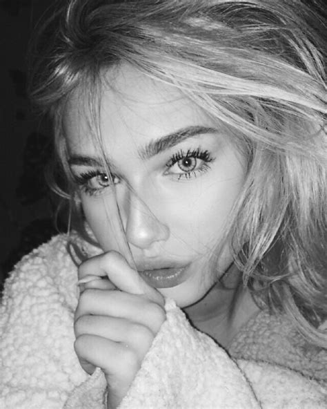 mollyomalia instagram beautiful girl makeup blonde girl selfie