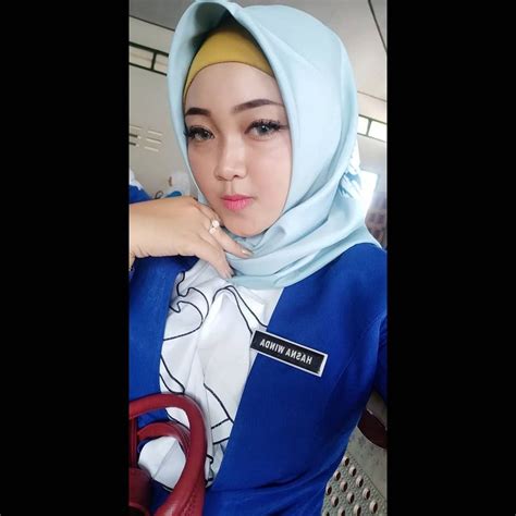 Gambar Mungkin Berisi 1 Orang Dekat Femdom Hijab Suits Power Blue