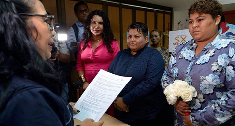 Ecuador Celebra Su Primer Matrimonio Entre Personas Del Mismo Sexo