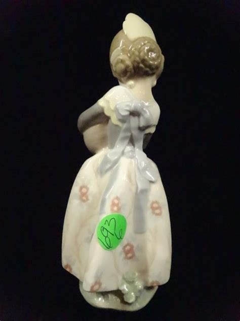 lladro porcelain figurine girl  basket  fruit lot