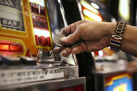 Heres Why The Plunk Plunk Plunk Of Old Coin Slot Machines Is Dying