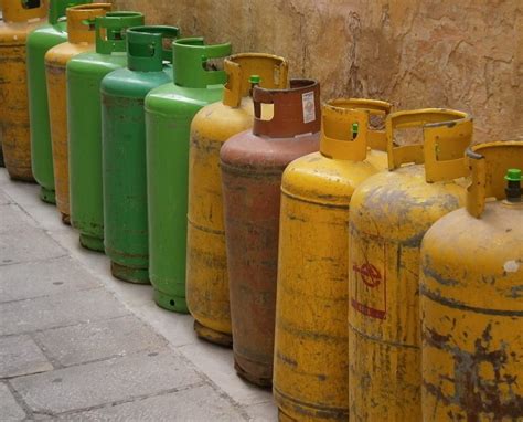 warning disposing  gas bottle canisters newswrexhamgovuk