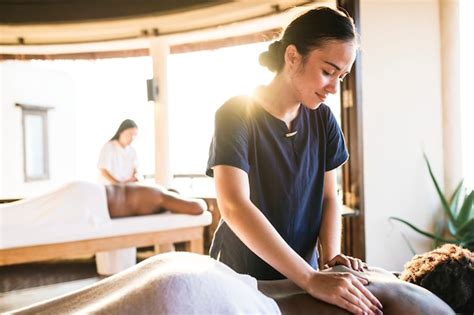 Free Photo Massage Therapist At A Spa