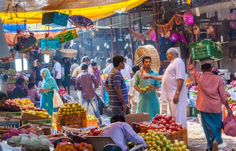 top  iconic shopping bazaar  mumbai india tourism guide