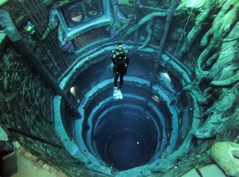 tallest building dubai  dives  worlds deepest pool daily sabah