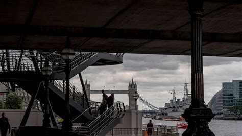 londons bridges   falling    york times