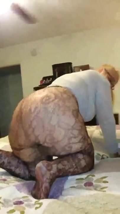 Mature Pawg Shaking Ass On Bed Free Pawg Mobile Porn