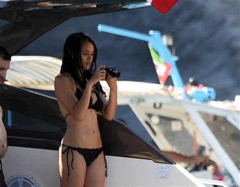 Fast And Furious 7 Star Nathalie Emmanuel Takes Pictures On Holiday In