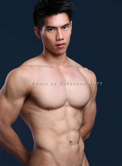 Male Model Tan Phattharaphon Boonsiri