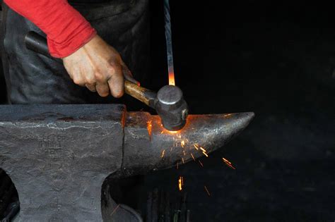 nice close  hammering picture blacksmithing general discussion