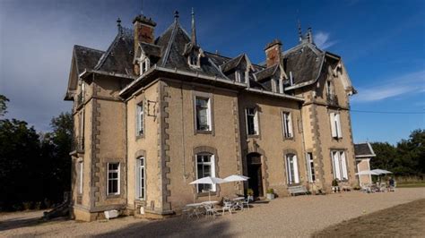 koper van chateau meiland haakt af kasteel staat weer te koop voor miljoen euro showbizz hlnbe
