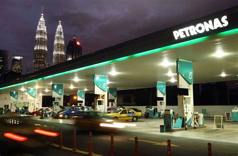petronas seeks investors  revive malaysian upstream  majors exit