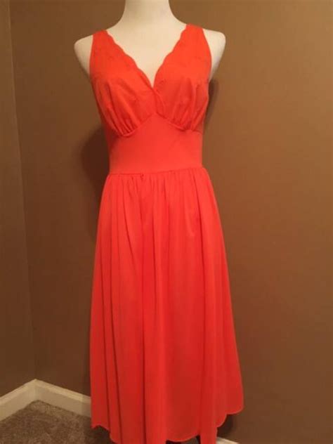 vintage pink nylon vanity fair short nightgown and robe set sz s ebay