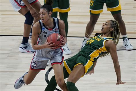 uconn women s basketball team beats baylor 69 67 in thriller to advance