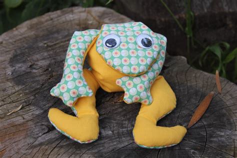 bugs  fishes  lupin guest post fabric frog tutorial