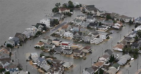 hurricane center aims   explain storm surge