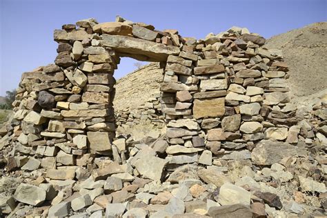 al ayn beehive tombs  jebel shams pictures oman  global geography