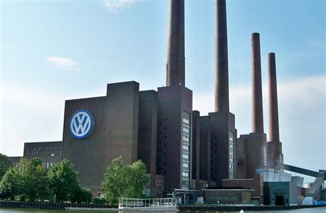 vw  worlds biggest automaker       woes  piling