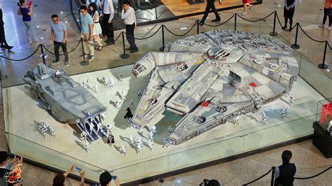 The Tiny Figures In This Massive Star Wars Diorama Are Actually 30cm