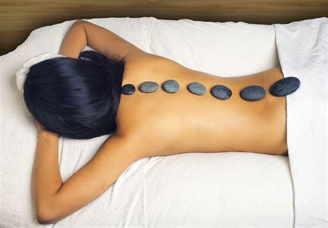 benefits of hot stone massage ~ women health and beauty tips