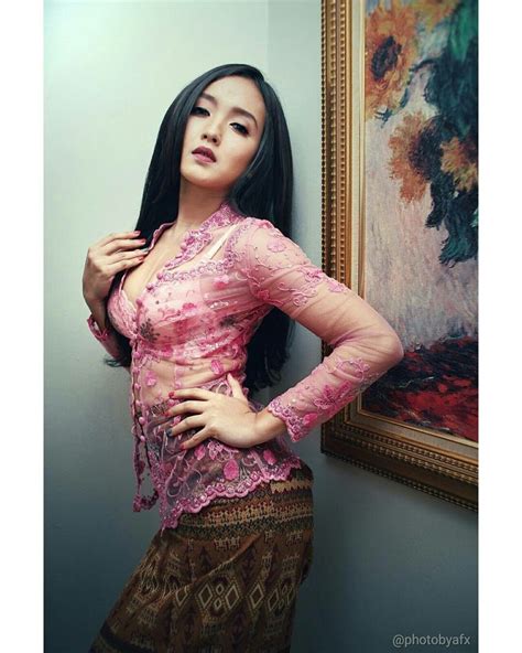 Model Kebaya Batik Hot Pakaian Tradisional Model Asia Batik