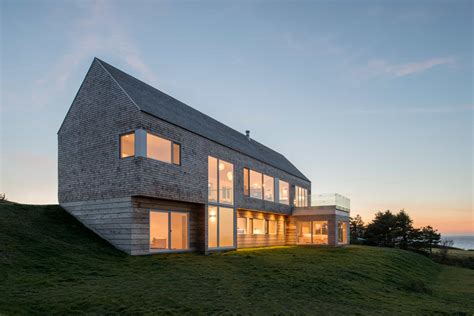 minimalist slope house blends  natural surroundings