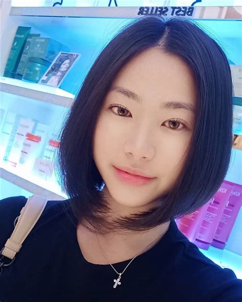 hairstyle 2021 woman asian wavy haircut